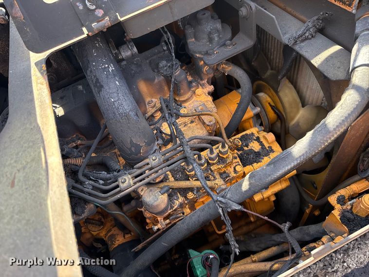 image for item ES5615 2007 Lee-Boy 8515 paver