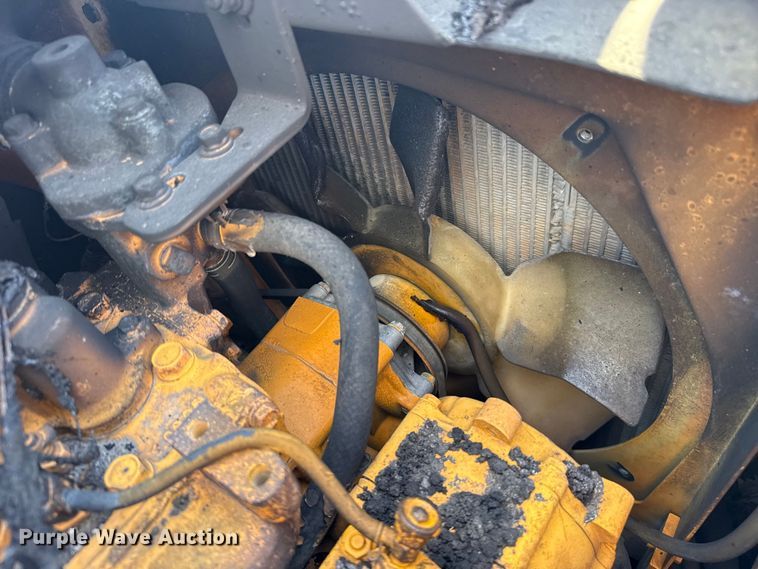 image for item ES5615 2007 Lee-Boy 8515 paver