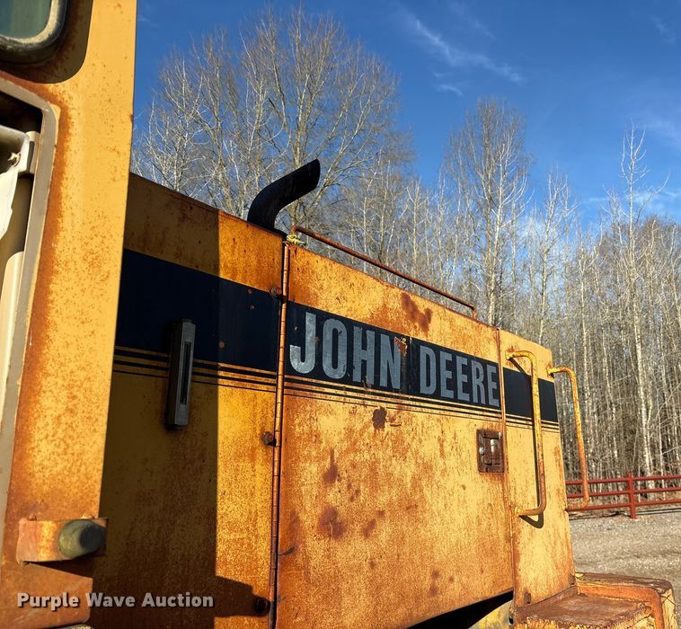 image for item ES8500 1995 John Deere 544G wheel loader