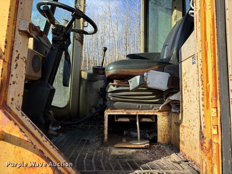 image for item ES8500 1995 John Deere 544G wheel loader