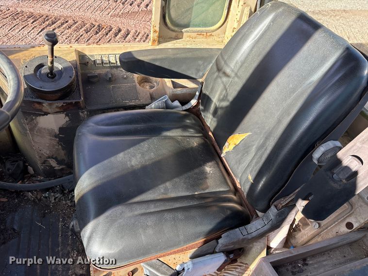 image for item ES8500 1995 John Deere 544G wheel loader