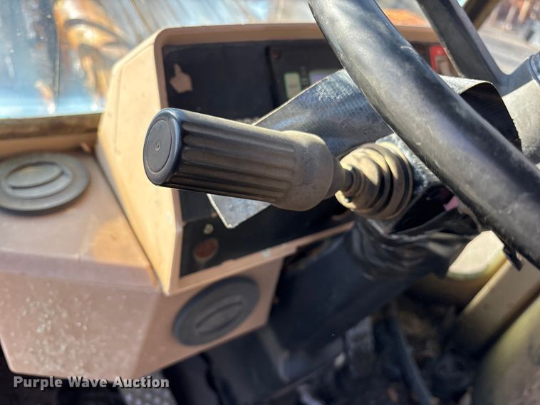 image for item ES8500 1995 John Deere 544G wheel loader