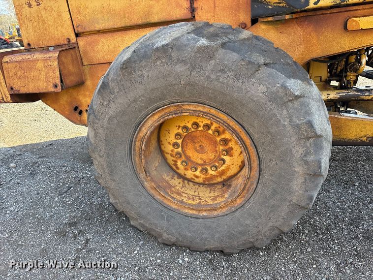 image for item ES8500 1995 John Deere 544G wheel loader