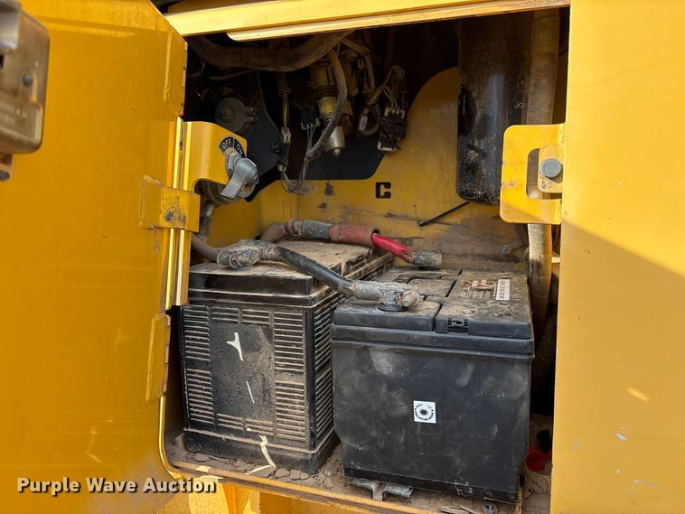 image for item ES8502 2005 John Deere 650J LT dozer