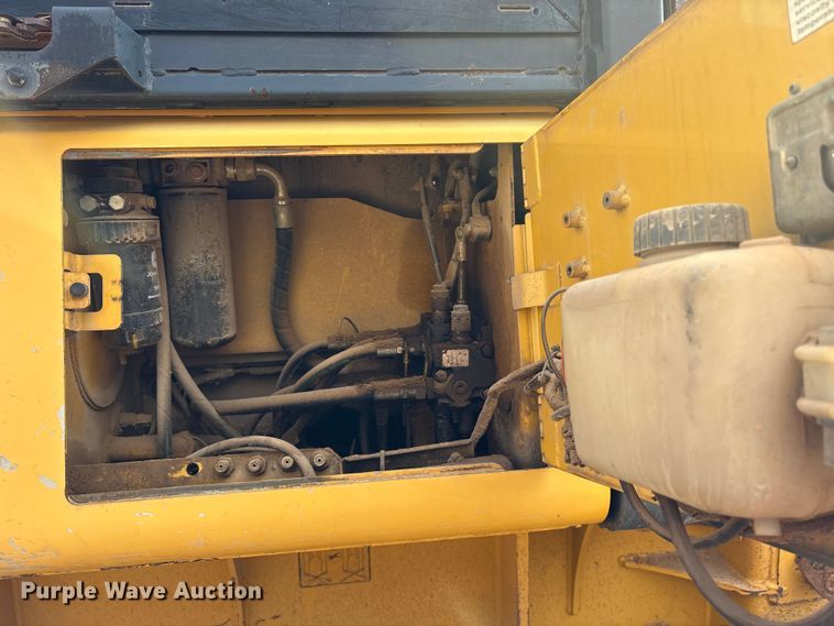 image for item ES8502 2005 John Deere 650J LT dozer