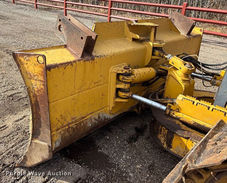 image for item ES8502 2005 John Deere 650J LT dozer