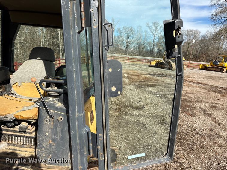 image for item ES8502 2005 John Deere 650J LT dozer