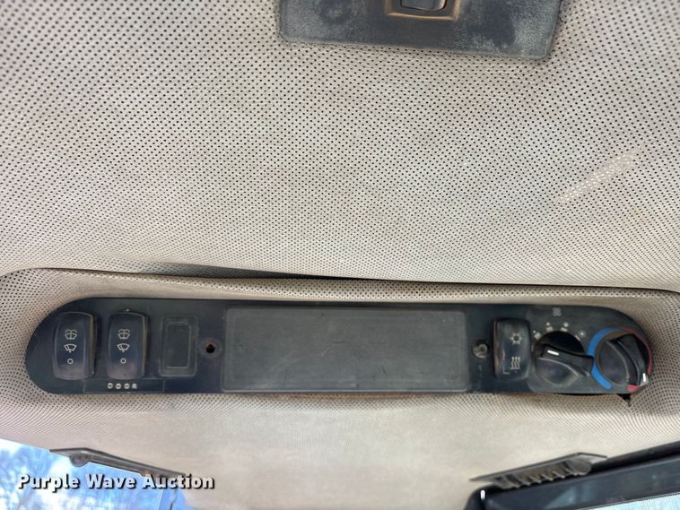 image for item ES8502 2005 John Deere 650J LT dozer