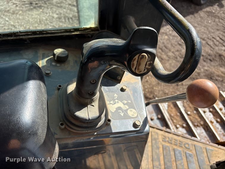 image for item ES8502 2005 John Deere 650J LT dozer