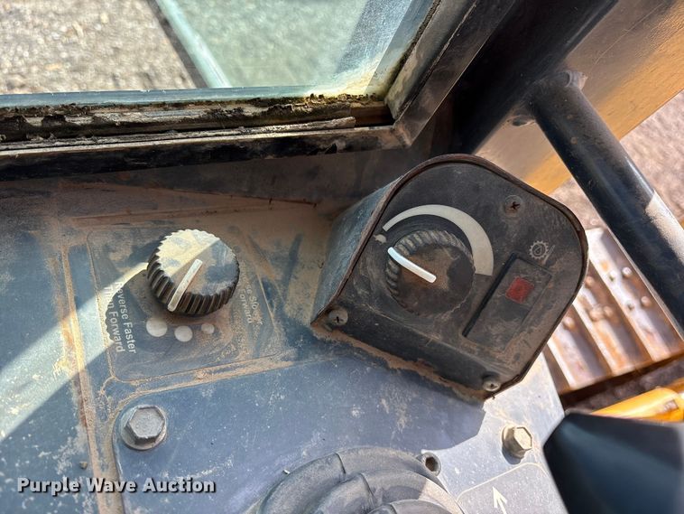 image for item ES8502 2005 John Deere 650J LT dozer