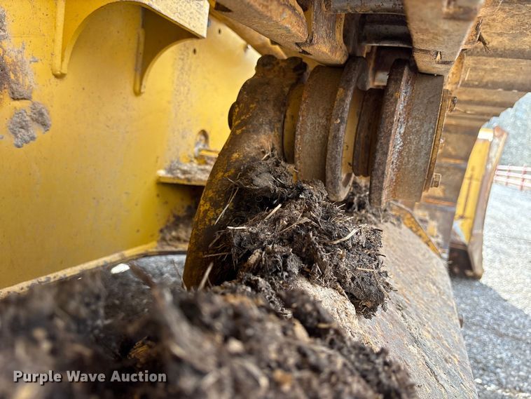 image for item ES8502 2005 John Deere 650J LT dozer