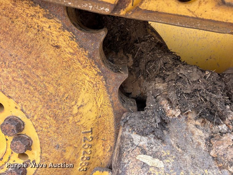 image for item ES8502 2005 John Deere 650J LT dozer