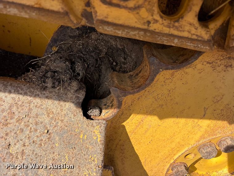 image for item ES8502 2005 John Deere 650J LT dozer