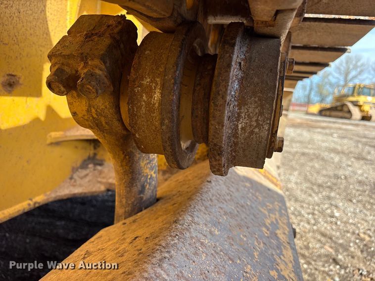 image for item ES8502 2005 John Deere 650J LT dozer