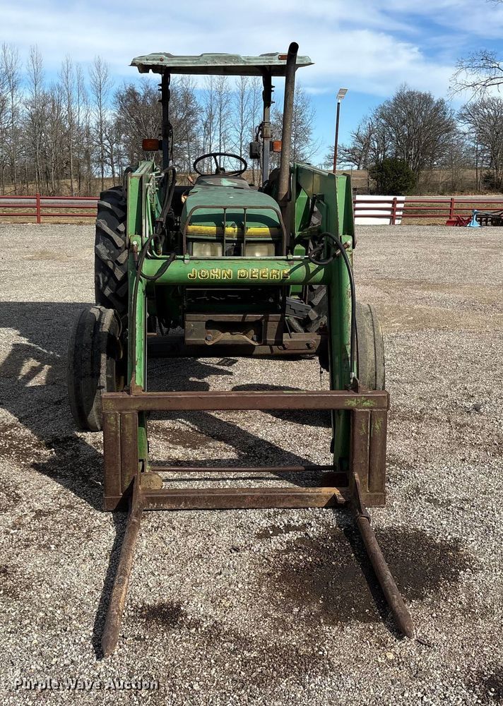 image for item ES8506 1997 John Deere 5500 tractor