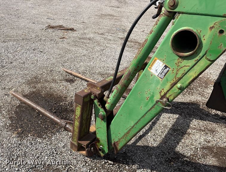 image for item ES8506 1997 John Deere 5500 tractor