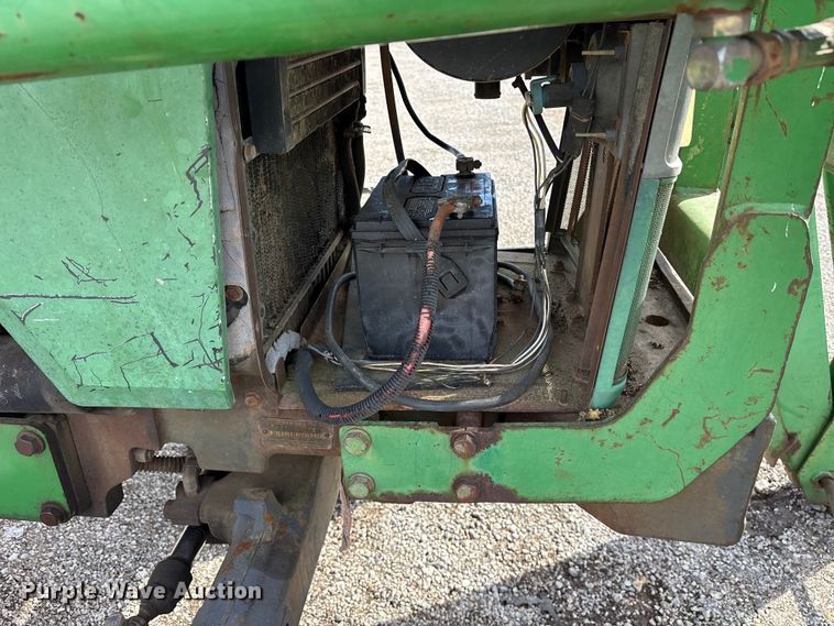 image for item ES8506 1997 John Deere 5500 tractor