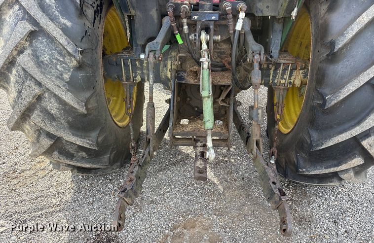 image for item ES8506 1997 John Deere 5500 tractor