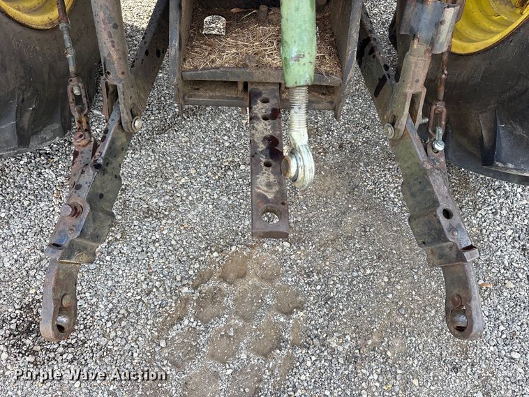 image for item ES8506 1997 John Deere 5500 tractor