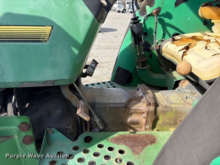 image for item ES8506 1997 John Deere 5500 tractor