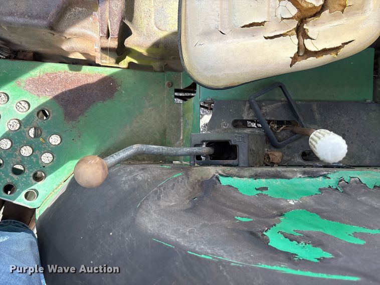 image for item ES8506 1997 John Deere 5500 tractor