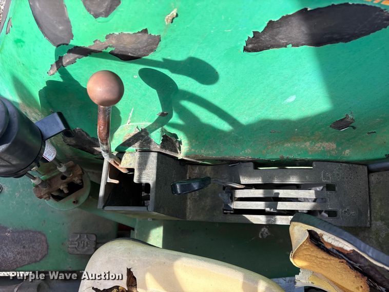 image for item ES8506 1997 John Deere 5500 tractor