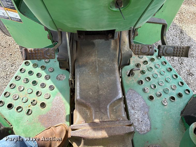 image for item ES8506 1997 John Deere 5500 tractor