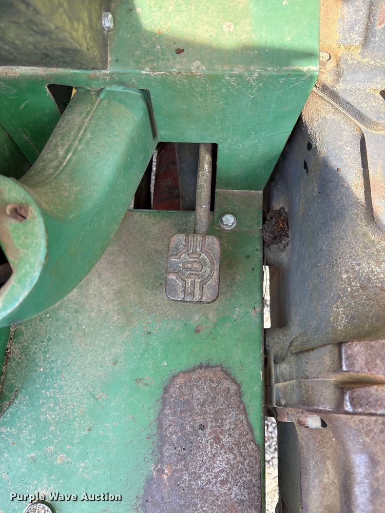 image for item ES8506 1997 John Deere 5500 tractor