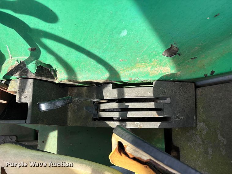 image for item ES8506 1997 John Deere 5500 tractor