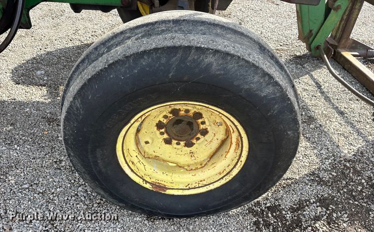 image for item ES8506 1997 John Deere 5500 tractor