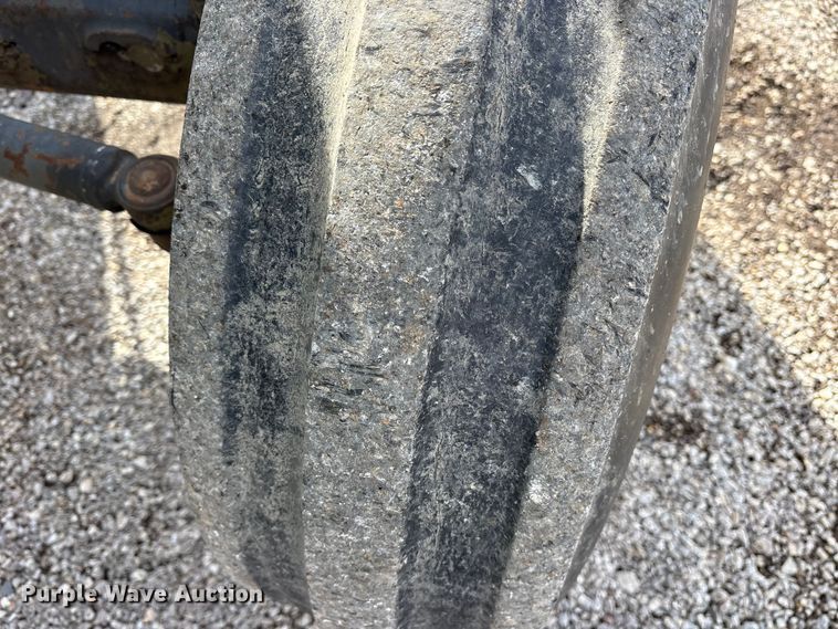 image for item ES8506 1997 John Deere 5500 tractor