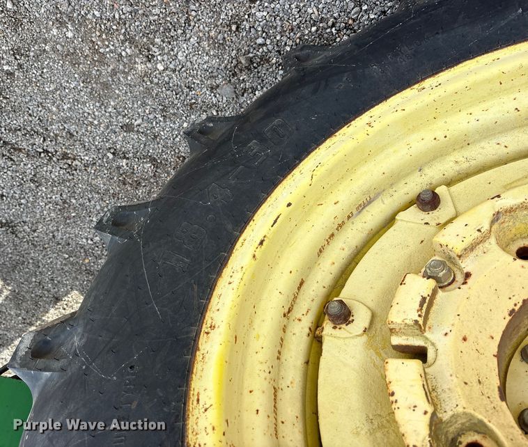 image for item ES8506 1997 John Deere 5500 tractor