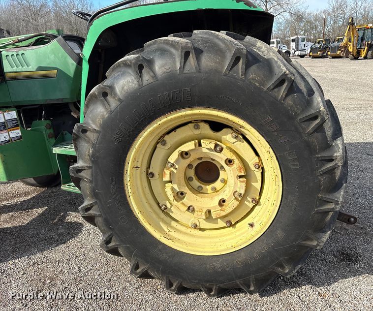 image for item ES8506 1997 John Deere 5500 tractor