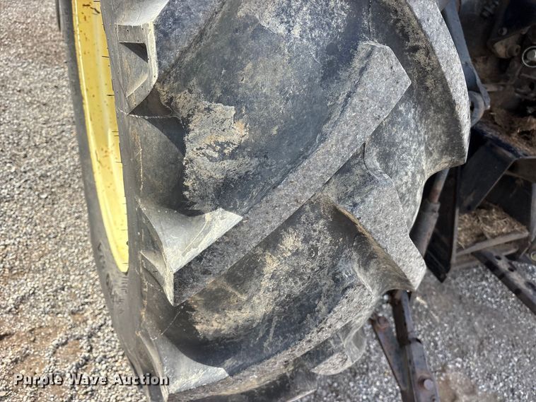 image for item ES8506 1997 John Deere 5500 tractor