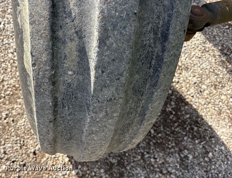 image for item ES8506 1997 John Deere 5500 tractor