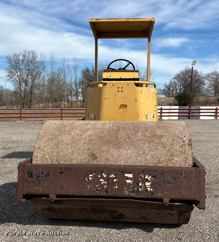 image for item ES8507 Hyster C830A single drum vibratory roller