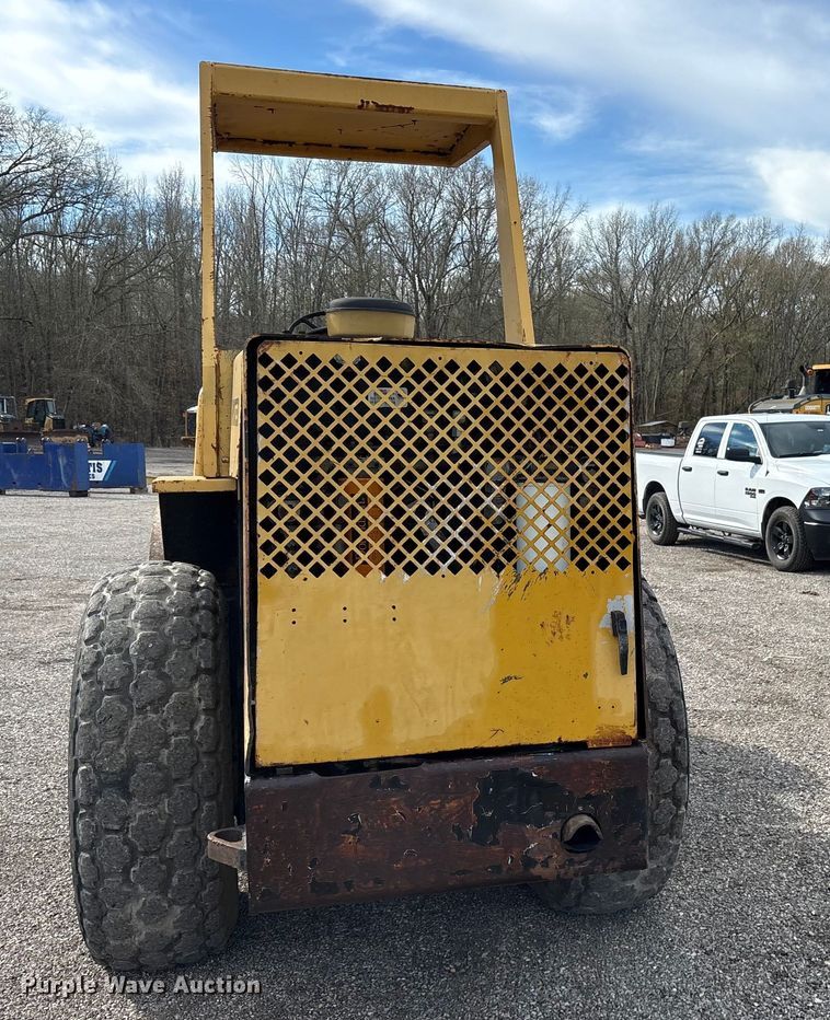 image for item ES8507 Hyster C830A single drum vibratory roller