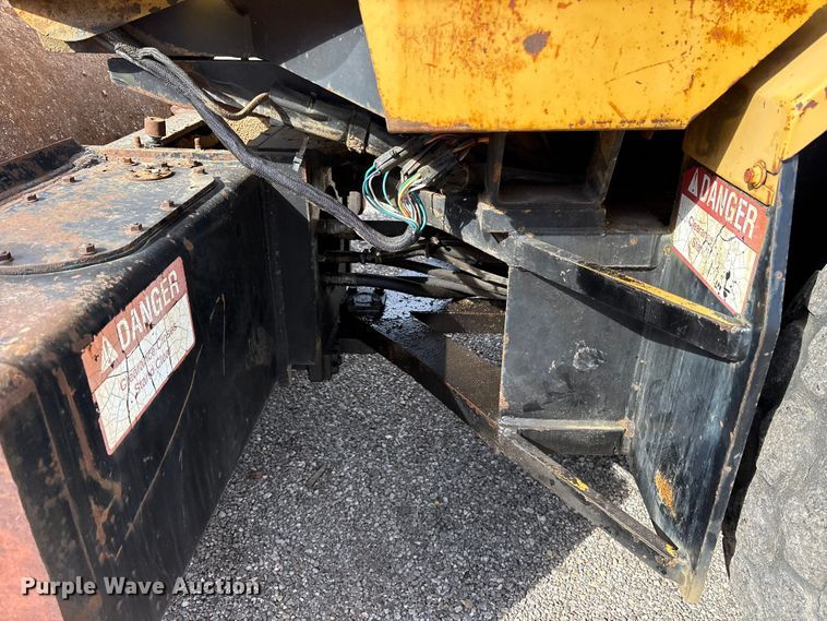 image for item ES8507 Hyster C830A single drum vibratory roller