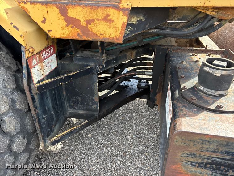 image for item ES8507 Hyster C830A single drum vibratory roller