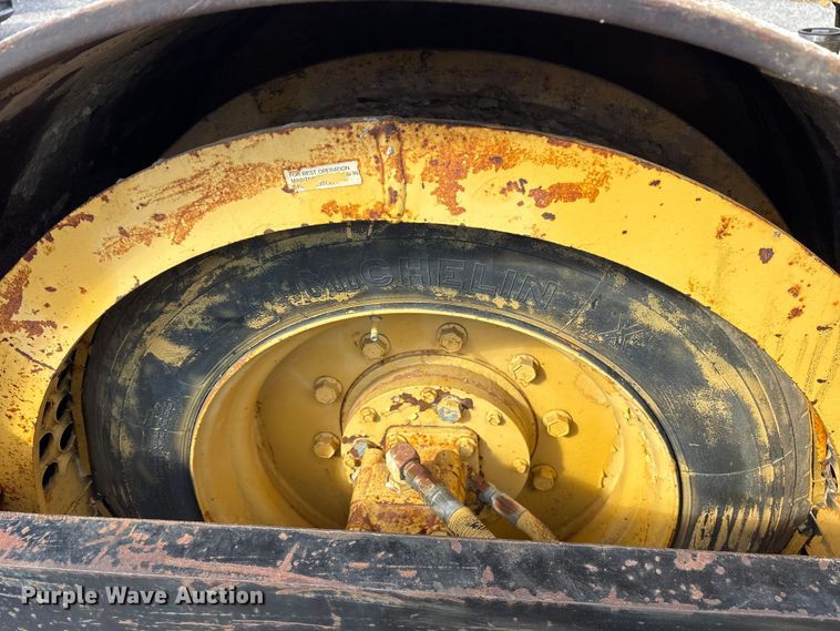 image for item ES8507 Hyster C830A single drum vibratory roller