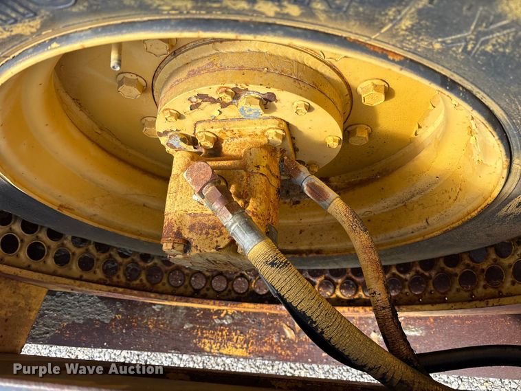 image for item ES8507 Hyster C830A single drum vibratory roller