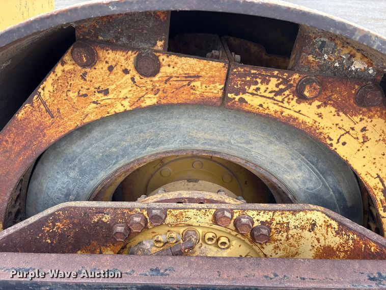 image for item ES8507 Hyster C830A single drum vibratory roller