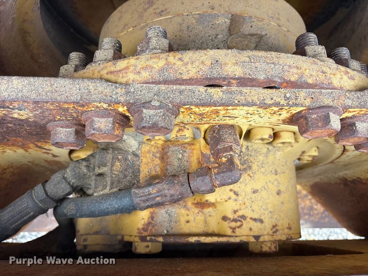 image for item ES8507 Hyster C830A single drum vibratory roller