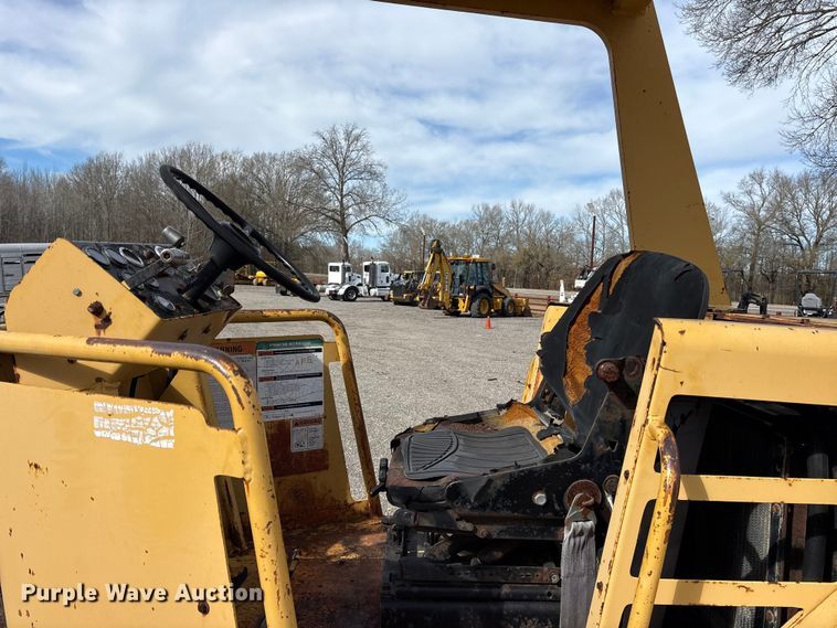 image for item ES8507 Hyster C830A single drum vibratory roller