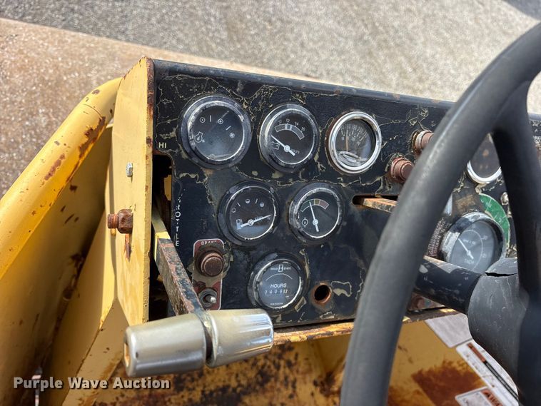 image for item ES8507 Hyster C830A single drum vibratory roller