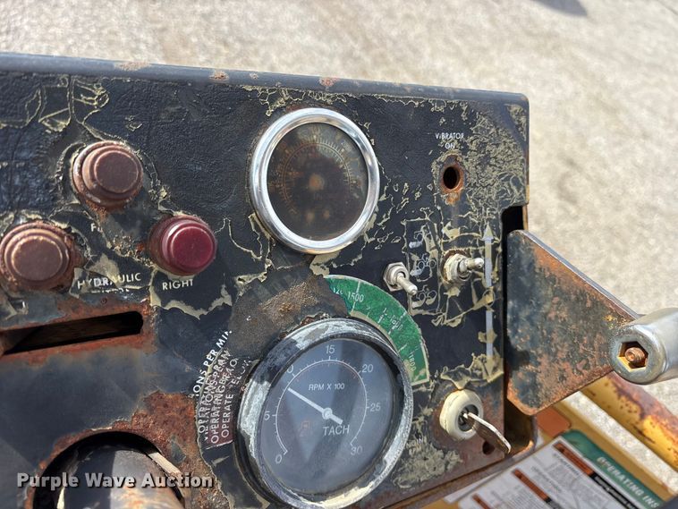 image for item ES8507 Hyster C830A single drum vibratory roller