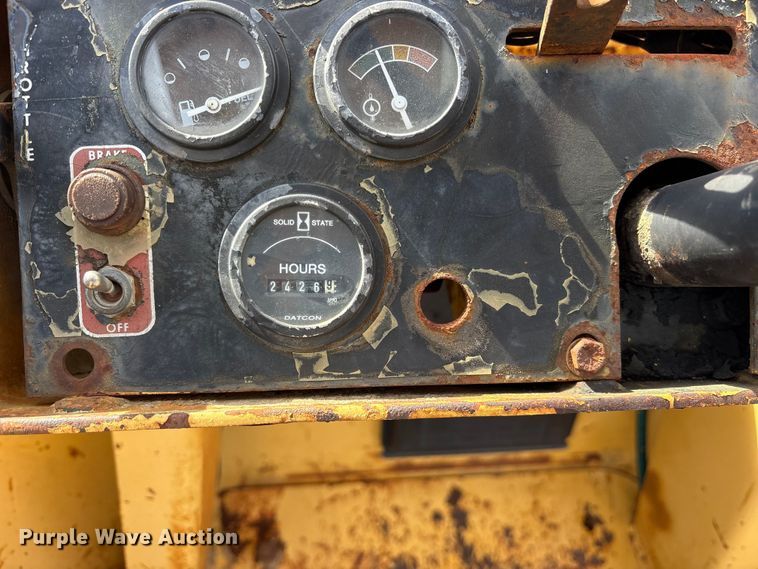 image for item ES8507 Hyster C830A single drum vibratory roller