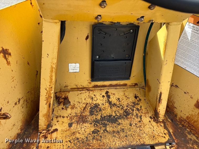 image for item ES8507 Hyster C830A single drum vibratory roller