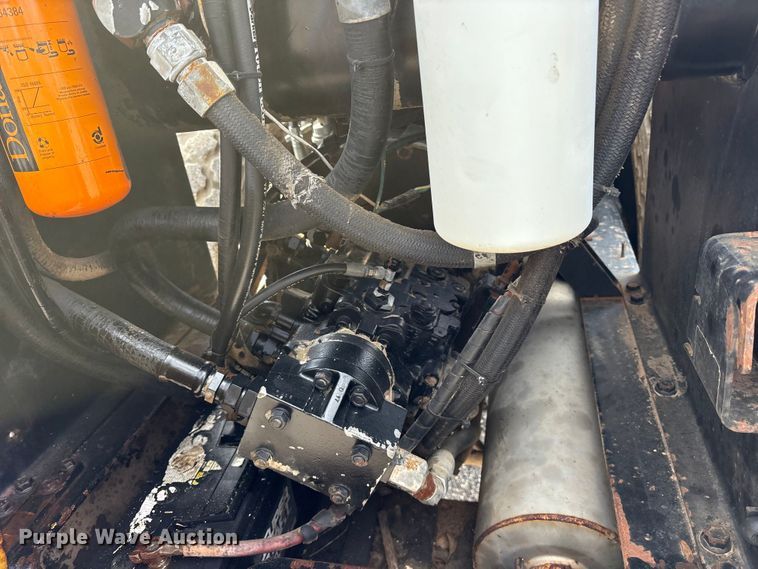 image for item ES8507 Hyster C830A single drum vibratory roller