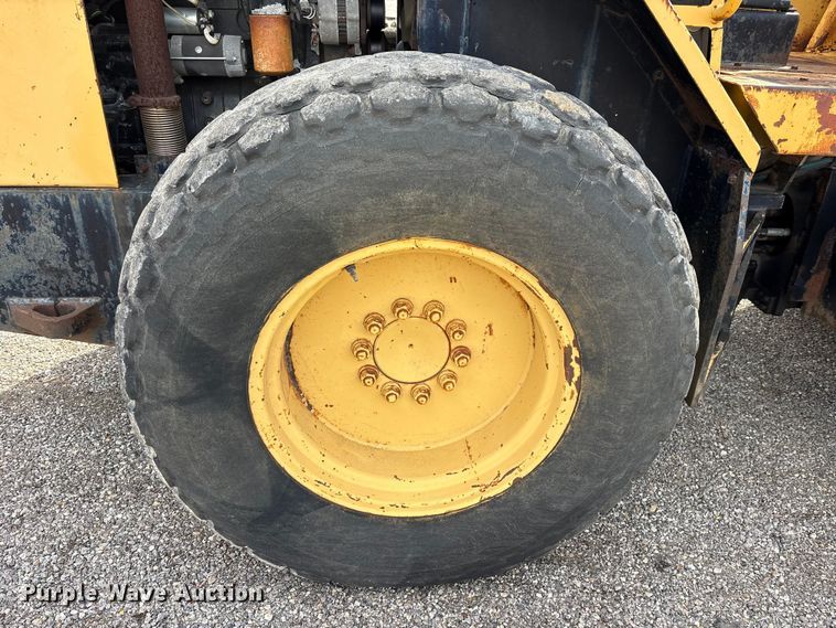 image for item ES8507 Hyster C830A single drum vibratory roller